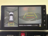 パノラミックビューモニター付きです。車両を上から見たような映像をディスプレイオーディオ画面に表示。運転席からの目視だけでは見にくい、車両周辺の状況をリアルタイムでしっかり確認できます。