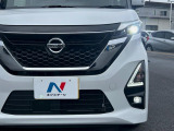 【LEDヘッドライト】悪天候や夜間走行時も良好な視界を確保し安心して運転できる高輝度LEDヘッドライトを装備!点灯速度が早く、消費電力も抑えられています。