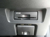 純正ETC2.0付 料金所もスムーズに通れ、割引料金の適用もあります。ビルトインできれいに収まっており、見た目もスマートです。