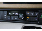 フルオートエアコンを装備。車内の温度設定だけでなく空気清浄や脱臭などの効果を発揮して車内は快適空間♪