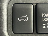 【パワーバックドア】スマートキーや運転席のボタンを押すだけでリアゲートが自動で開閉します!荷物を持っている時や、高い位置にあるバックドアを閉める際に便利な機能です♪