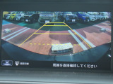 ★バックモニター搭載★ バック時目視しにくいクルマの周囲をカメラで映し出し、安全・安心駐車をサポート♪バックの苦手な方も後ろがハッキリ見えるので安心です☆