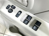 【電動格納ミラー】サイドミラーは電動格納式となっており、狭い駐車場でもキズがつくリスクを抑えられます。