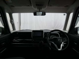 見通しのよいすっきりとした視界で、誰でも運転しやすいです。運転のしやすさは疲れにくさにも繋がりますよ♪