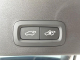 【パワーバックドア】スマートキーや運転席のボタンを押すだけでリアゲートが自動で開閉します!荷物を持っている時や、高い位置にあるバックドアを閉める際に便利な機能です。
