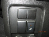 運転席にシートヒーターが装着されています!