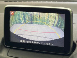 【バックカメラ】駐車時に後方がリアルタイム映像で確認できます。大型商業施設や立体駐車場での駐車時や、夜間のバック時に大活躍!運転スキルに関わらず、今や必須となった装備のひとつです!