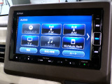CD、DVD、Bluetooth、AM、FM、AUX、スマートフォン接続ができます。