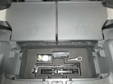 【ジャッキやパンク修理キット】タイヤ交換には必需品ですね!万が一に役立つ工具です。緊急時に備え、使い方をしっかり覚えておきましょう。