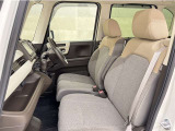 トヨタ中古車「まるごとクリーニング」施工済。外装はもちろん内装はシートを外して見えない所まで徹底洗浄しています。