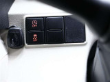 トラクションコントロールとは、すべりやすい路面での発進時や加速時にタイヤの空転を抑え、駆動力確保に貢献する機能です。詳細は販売店スタッフまでおたずねください。