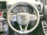 インテリアに合わせたデザインのステアリングは、運転される方のことも考え、運転しやすい形状、大きさです。是非一度、実際に触ってお確かめください。