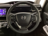 ハンドルにHondaセンシング系のクルーズコントロールやレーンキープアシストなどのスイッチと、オーディオの操作スイッチが装備されています。ハンドルから手を離さず安全に操作できます。