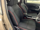 運転席の画像です。足元やシートまわりに余裕があり、リラックスした姿勢で運転が可能です。視界も良好で操作系へのアクセスもしやすく、快適で安心感のあるドライブをサポートします。