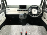 【インパネ】運転のしやすさを最優先に設計された見晴らしの良いフロントビュー。車両間隔が掴みやすく狭い道でも安心♪「安全」と「品質」を最優先に、安心してお乗りいただけるクルマを提供いたします。