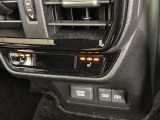 運転席、助手席にはシートヒーターが付いています。最近の冬場は例年よりも寒くなっています。。。シートヒーターがあるとないとじゃ大違い!ぜひお試しあれ!
