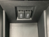センターコンソール内の収納部分には、充電可能なUSB端子がついています。移動中に充電もできるので便利です。