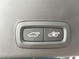 【パワーバックドア】スマートキーや運転席のボタンを押すだけでリアゲートが自動で開閉します!荷物を持っている時や、高い位置にあるバックドアを閉める際に便利な機能です。