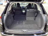 後席は分割可倒式で、用途に合わせてアレンジ可能。荷物の量や乗車人数に応じて柔軟に使える便利なシートです。