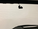 後方にもドライブレコーダーのカメラが付いています。前後両方でお車の周りを監視・記録いたします。