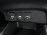 便利な充電用USBジャックも付いています☆周辺機器の充電にご利用頂けます☆