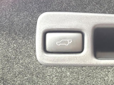 【パワーバックドア】スマートキーや運転席のボタンを押すだけでリアゲートが自動で開閉します!荷物を持っている時や、高い位置にあるバックドアを閉める際に便利な機能です♪