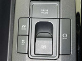 【横滑り防止機能】 車両走行安定補助システム搭載  車が横滑りしそうになった際に、横滑りを防ぐ安全装備が付いています。
