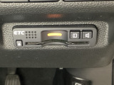 ハンドルの右下にETCがついています。高速道路の料金所の通過も楽々です!。 カードの取り出しもしやすい場所についています。