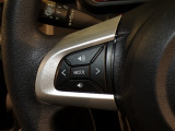 【ステアリングリモコン】ステアリングにオーディオ調節可能なスイッチが装備されていますので運転中でも視線をそらさずにオーディオの調節が可能です!