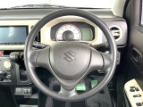 インテリアに合わせたデザインのステアリングは、運転される方のことも考え、運転しやすい形状、大きさです。是非一度、実際に触ってお確かめください。