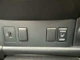 【シートヒーター】寒い日に重宝するシートヒーター!エアコンより早く温まってくれるので寒がりの人も安心ですね♪エアコンの温風は乾燥するから苦手、という方にもをおすすめです。