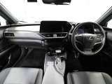上質で落ち着いた印象のインパネ。視界も広々で運転しやすいです。
