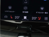 Google搭載によりさまざまな機能をハンズフリー操作できます。フロントにはシートヒーター&シートエアコン、ステアリングホイールヒーターを装備!北欧スウェーデン発祥のブランドならではのオプションです。