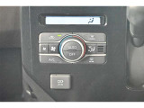 お好きな温度に設定すれば自動的に温度を調節、車内を快適空間に仕上げてくれます。