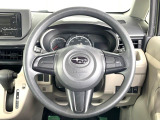 インテリアに合わせたデザインのステアリングは、運転される方のことも考え、運転しやすい形状、大きさです。是非一度、実際に触ってお確かめください。
