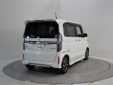 プライバシーガラスが装備されています。外を見るときには気にならずに、後方車両からは車内が見えにくい設計です、周りを気にせず、快適に運転できますよ。