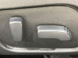 【パワーシート】スイッチ一つで簡単にシートの微調整が可能!電動だから力もいりません!快適なシートポジションにセットして、快適なドライブをお楽しみください。