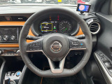 【純正革巻きステアリング】上質な革を使用することで、手にしっかり馴染みとても運転しやすいハンドルです♪