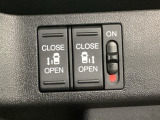 【両側パワースライドドア】両側がパワースライドドアになっており、運転席のスイッチやスマートキーでも開閉が可能です!開口部も広いので乗り降りも楽々♪