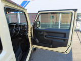 運転席側のドアは広く開くので乗り降りしやすいです!