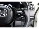 Hondaセンシングの機能のひとつ、アダプティブクルーズコントロール付!アクセルから足を離しても設定したスピードと前車との車間を保ち走行してくれます!車線維持もアシスト☆高速道路で疲労軽減ですね☆