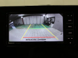 【バックカメラ】駐車時に後方がリアルタイム映像で確認できます。大型商業施設や立体駐車場での駐車時や、夜間のバック時に大活躍!運転スキルに関わらず、今や必須となった装備のひとつです!
