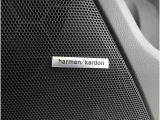 ハーマンカードン搭載モデルは、広々とした車内空間で豊かなサウンド体験を提供する、クリアで迫力あるオーディオシステムが魅力的です。車内に居ながらまるでライブ会場にいるような臨場感を味わえます。