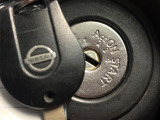 【キーレス】少し離れた場所からでもボタン一つでドアの開錠・施錠ができるのでとっても便利!ドアの鍵穴周りに傷をつけることもありません♪