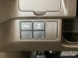ハンドルの左下にHondaセンシング用の、VSA(ABS+TCS+横滑り抑制)解除スイッチなどがついています。