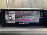 狭い場所での駐車やすれ違いなどでより的確な運転操作に役立つ360&deg;ビューモニターが装備されています。