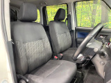 運転席シート廻りは使用感も少なく、良好な状態となっています。前オーナー様が丁寧に使っていたことがよくわかりますね。
