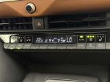 デュアルエアコンとは、運転席と助手席で、個別に温度設定ができる機能です。気温の感じ方は、人それぞれ違うもの。乗る人に優しい機能ですね。