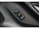 運転席はメモリー機能付きパワーシートです。