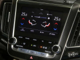 【オートエアコン】車内温度を感知して自動で温度調整をしてくれるのでいつでも快適な車内空間を創り上げます!どの席に座っても快適なドライブが楽しめます♪
